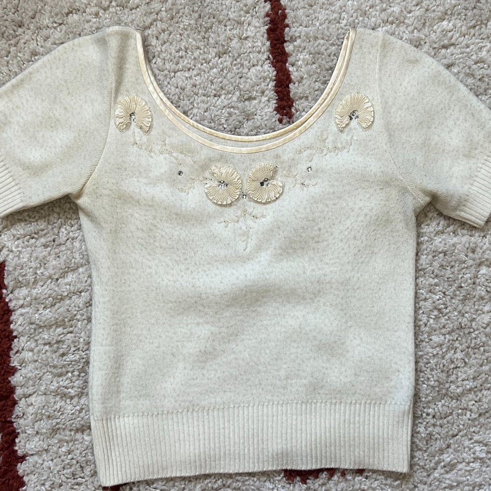 Vintage cream-colored top -- size S/M